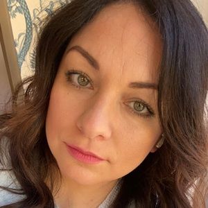 Meet your Posher, Zeina